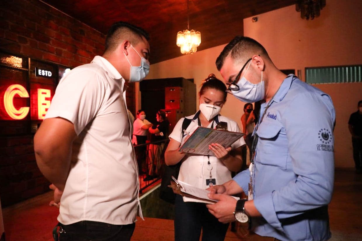 fosalud-inspecciono-que-bares-y-discotecas-en-la-capital-cumplan-protocolos-de-bioseguridad